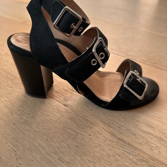 Vionic, two strap, buckle, block heel sandals, size 6. Black - Picture 3 of 7